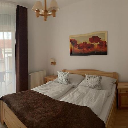 Konig Apartman Iii. Heviz Bagian luar foto