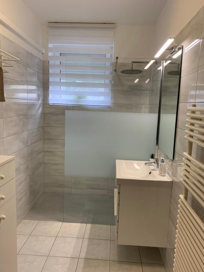 Konig Apartman Iii. Heviz Bagian luar foto